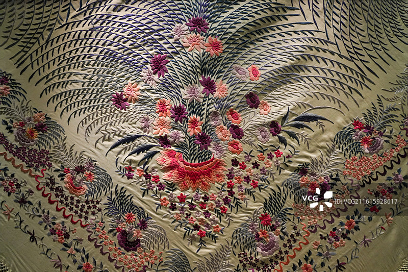 广东省博物馆藏清代约1900年广绣花束纹披肩图片素材