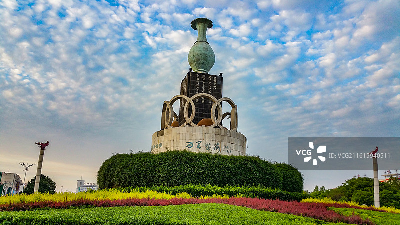 汝瓷花瓶雕塑-河南汝州市标志性建筑图片素材