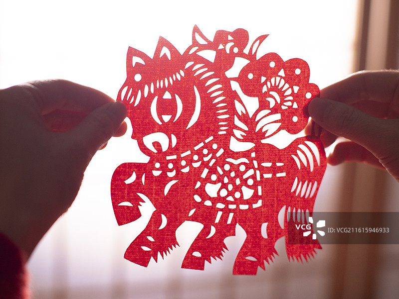 春节剪纸剪窗花红纸图片素材