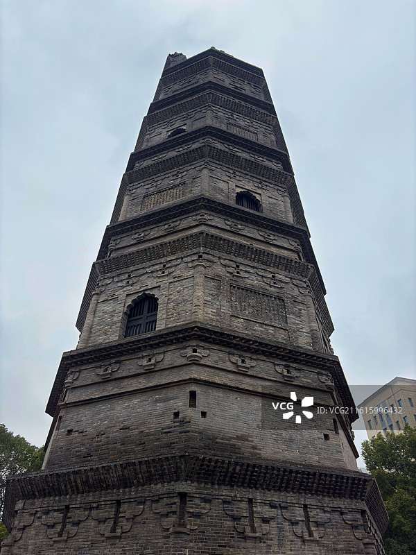 冬日阴天的江苏无锡江阴兴国寺塔园（全国重点文物保护单位）图片素材