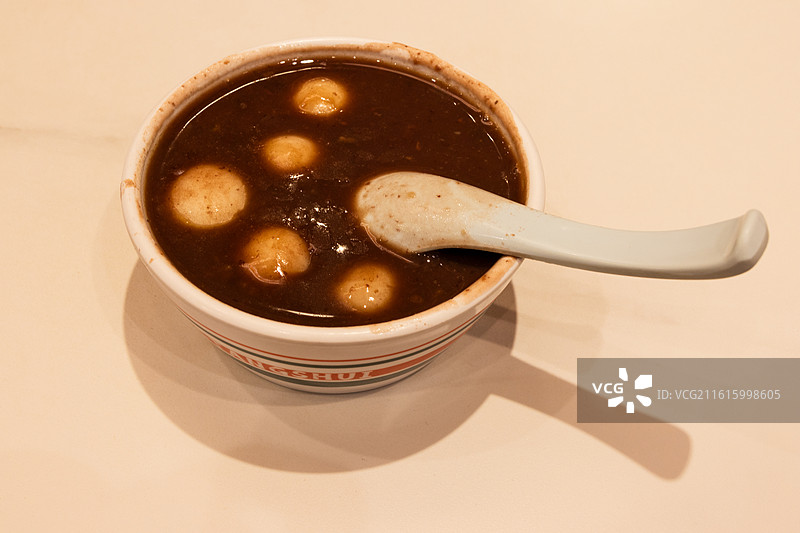 一碗香甜红豆沙汤圆图片素材