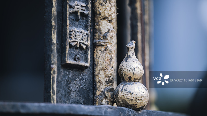 成都青羊宫古建筑门楣葫芦装饰与汉字雕刻图片素材