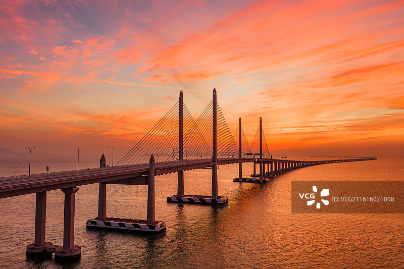 马来西亚槟城第二大桥清晨日出风景航拍图片素材