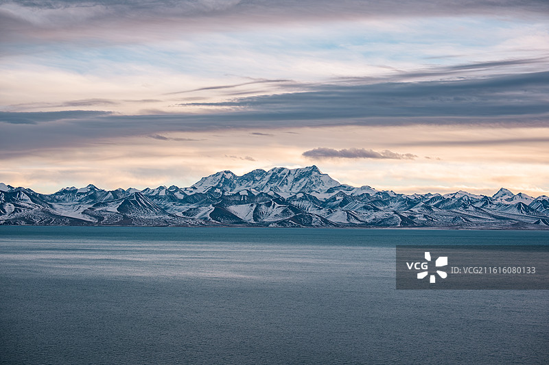 高原湖泊纳木措和念青唐古拉峰自然景观图片素材