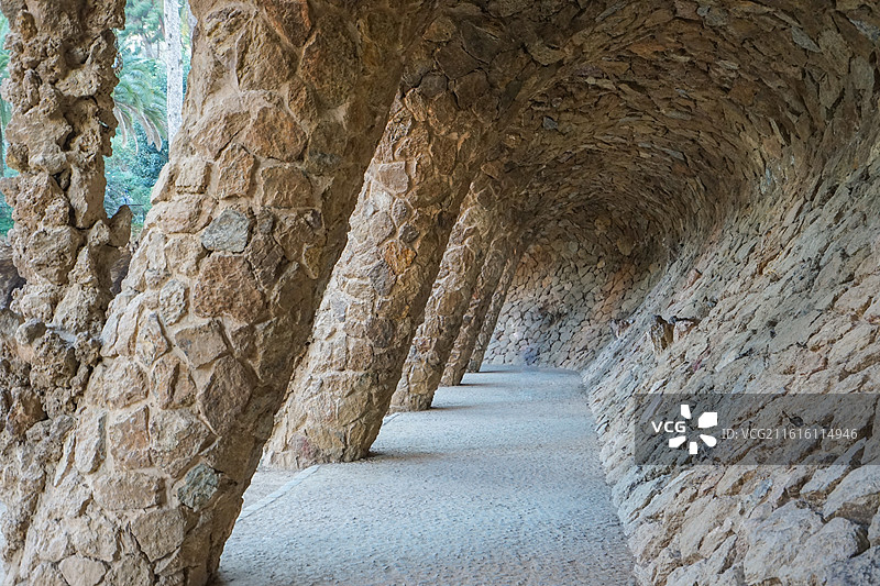 巴塞罗那桂尔公园,石柱廊道的自然建筑图片素材