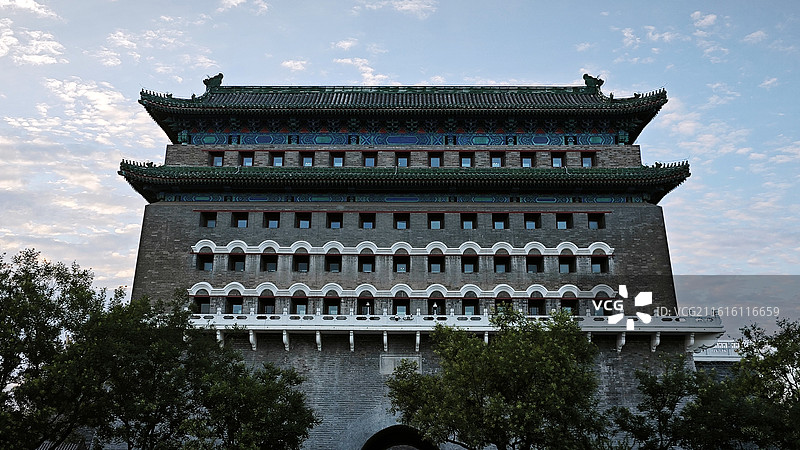 北京市西城区前门大栅栏鲜鱼口台湾会馆正阳门老字号图片素材