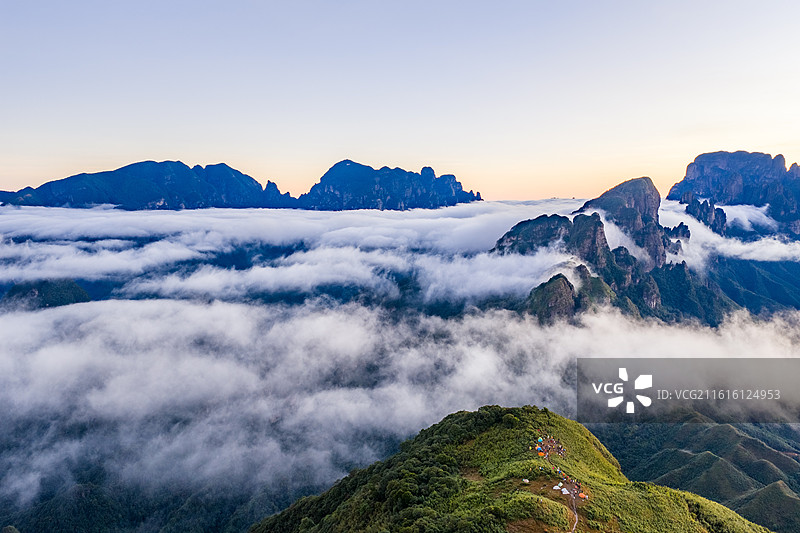 中国广西来宾金秀大瑶山丹霞峰林云海日出景观图片素材