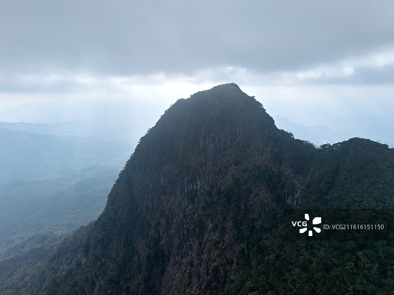 海南自贸港五指山旅游户外徒步风光图片素材
