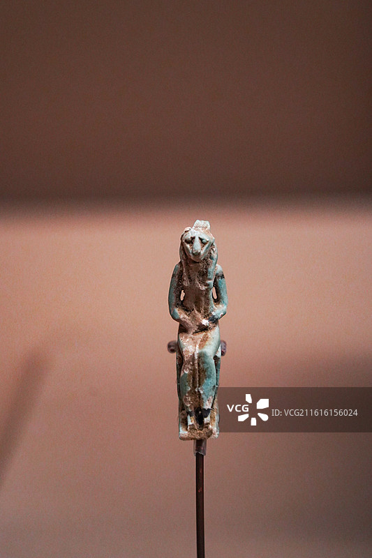 萨卡拉考古遗址藏后期埃及费昂斯塞赫迈特护身符图片素材