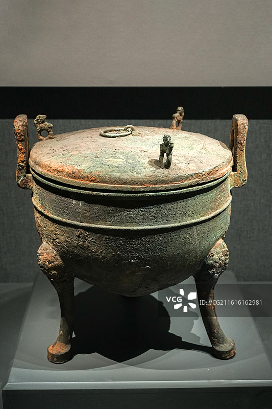 铜鼎 春秋时期 临沂市莒南县大店镇老龙腰村出土 山东博物馆“端端雍雍·闻于夏东-莒文化特展”图片素材