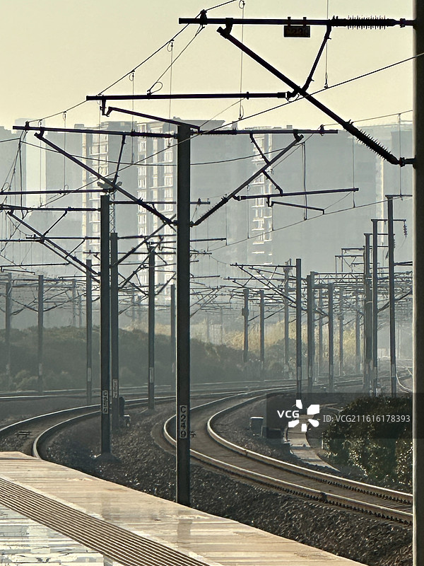 冷空气来前的杭州东站，天空灰蒙蒙的，图片素材