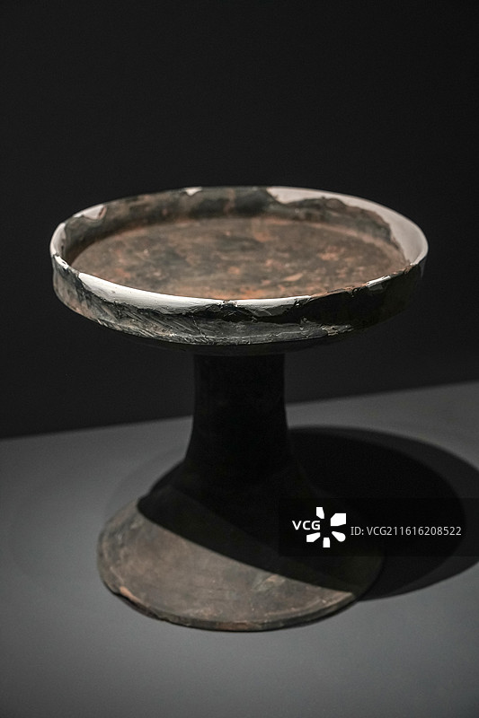 陶豆 春秋晚期 临沂市莒南县东上涧春秋墓葬出土 山东博物馆“端端雍雍·闻于夏东-莒文化特展”图片素材