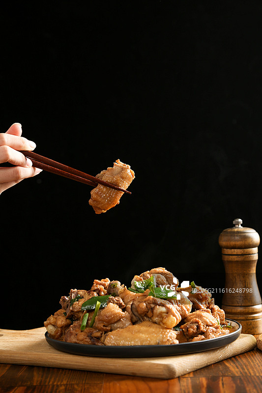 家常姜葱炒鸡图片素材