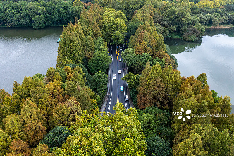 航拍杭州西湖杨公堤隐秀桥图片素材