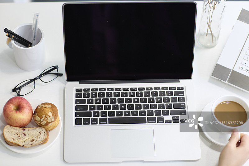 商务人士的办公桌图片素材