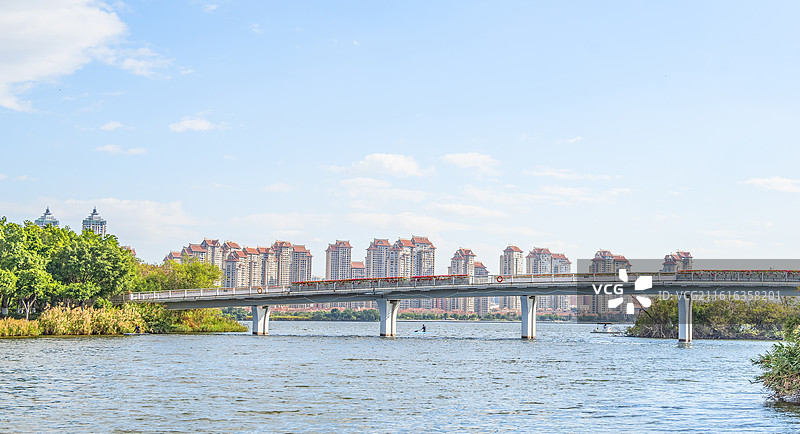 厦门杏林湾和集美城市天际线航拍 厦门园博苑风光图片素材