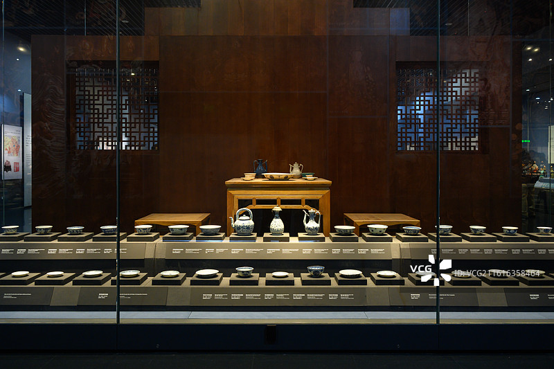 成都博物馆中陈列的各类瓷器图片素材