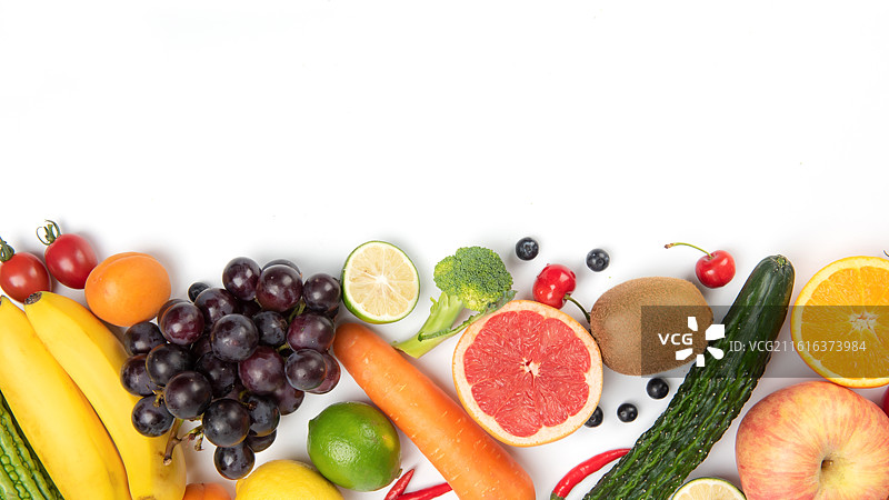 白底上的新鲜水果蔬菜组合图片素材