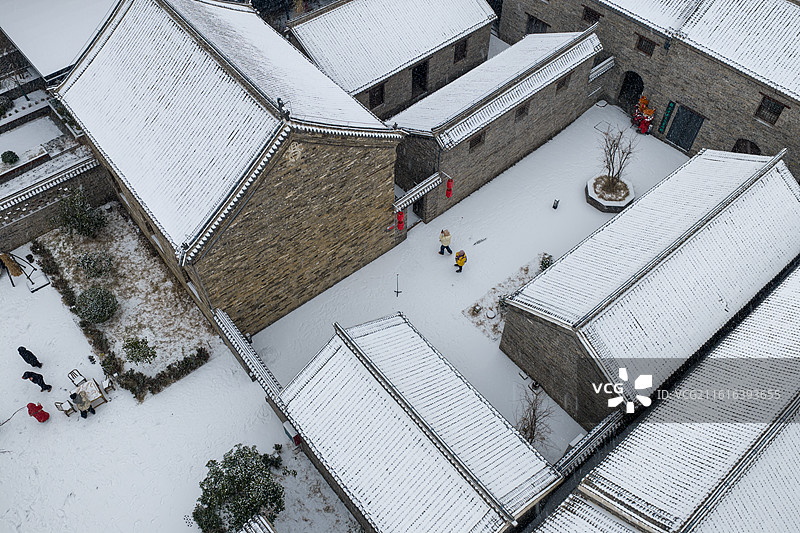 河南省周口市川汇区中州路，冬天大雪中南寨历史街区建筑群。图片素材