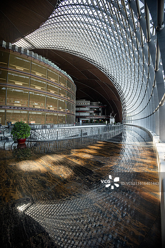 国家大剧院建筑内部，镜面反射图片素材