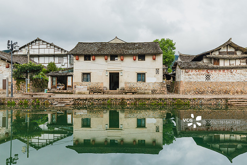 苍坡古村位于浙江省温州市永嘉县岩头镇，始建于五代后周显德二年（955年），为李氏宗族聚居地。图片素材