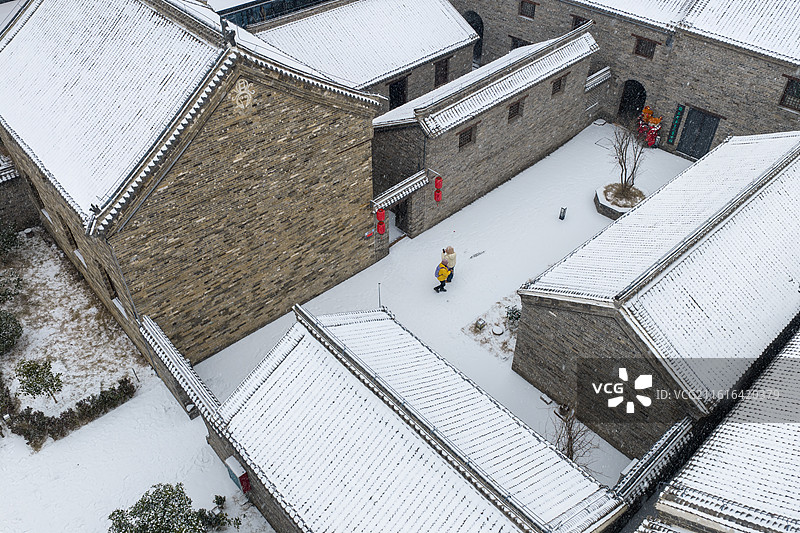 河南省周口市川汇区中州路，冬天大雪中南寨历史街区建筑群。图片素材