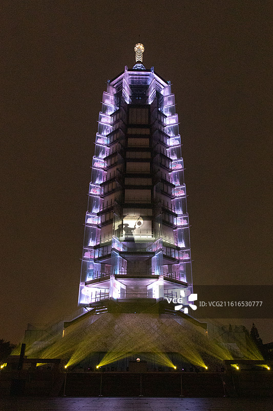 南京大报恩寺琉璃塔点灯仪式图片素材