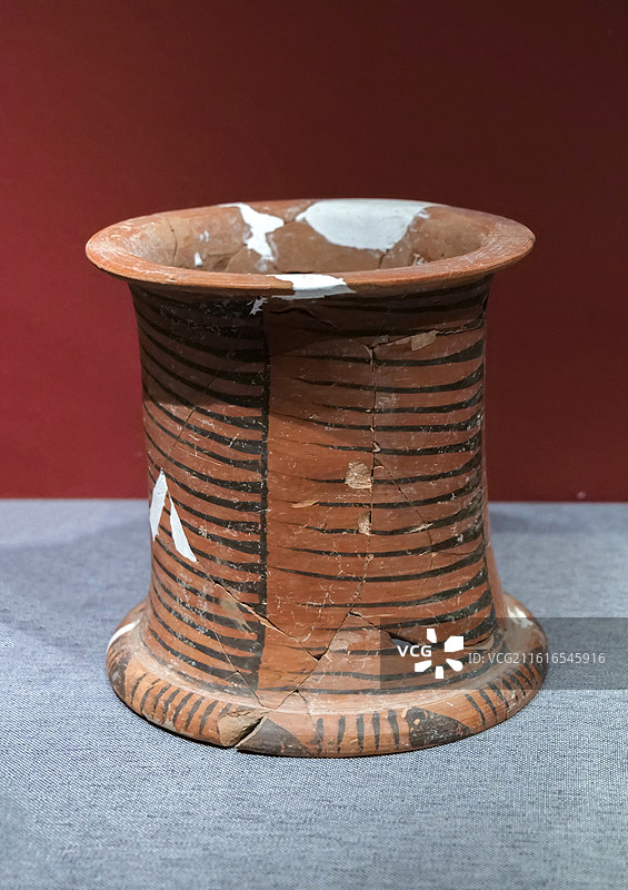 彩陶器座 新石器时代 红山文化 内蒙古敖汉西台遗址 中国考古博物馆（中国历史研究院）文明起源展厅图片素材