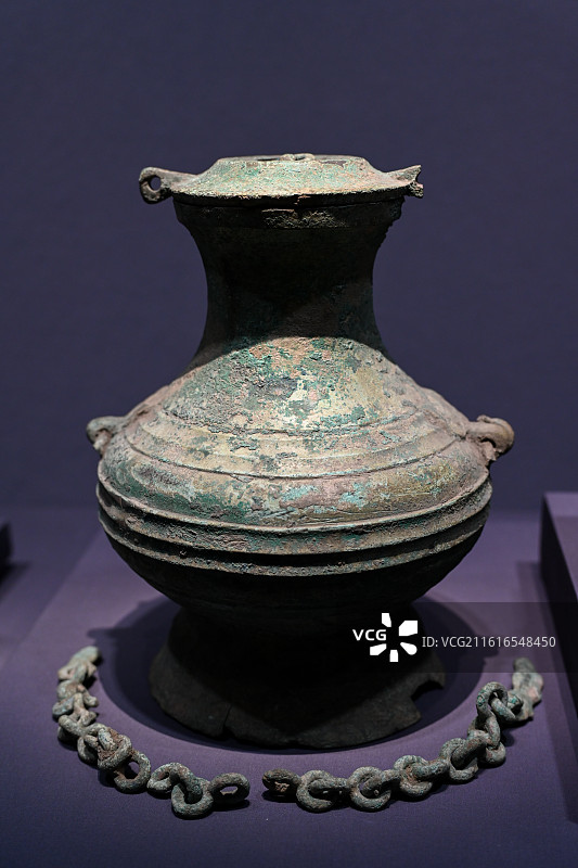 西汉提梁铜壶图片素材