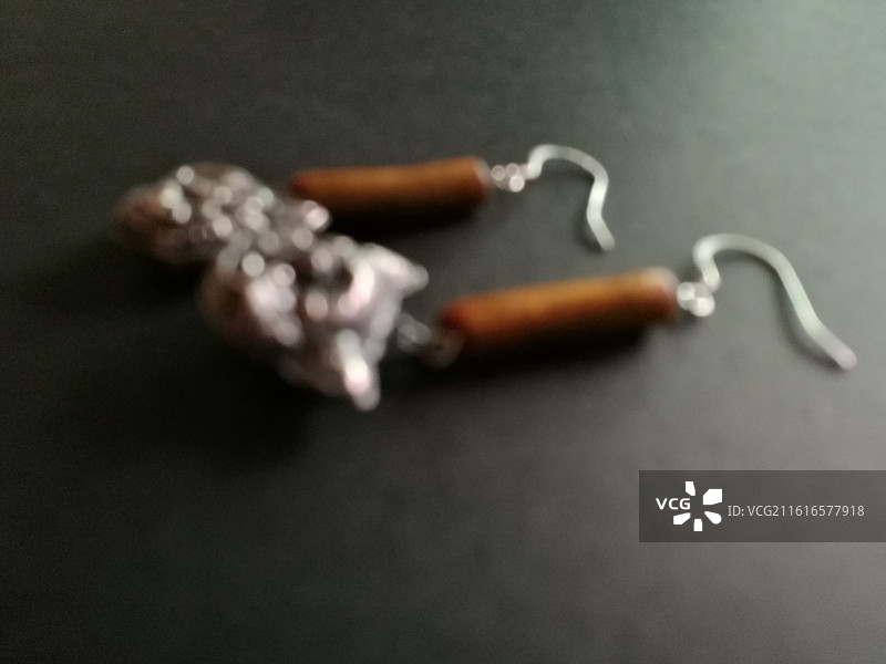 老饰新改耳饰耳坠耳环。老银首饰品虎头鸟笼飞鸟图片素材