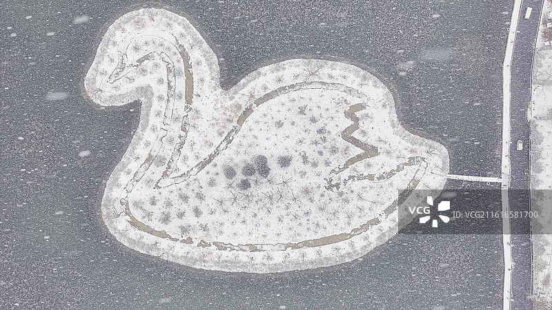 航拍沁阳市天鹅湖雪景图片素材