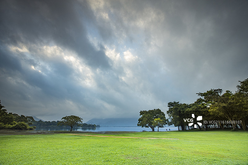 斯里兰卡丹布勒坎达拉马湖畔自然风光图片素材