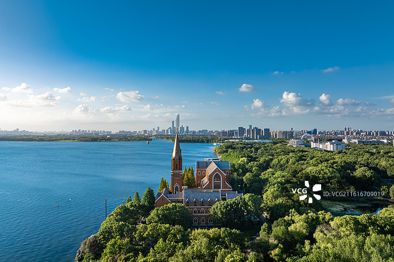 苏州独墅湖 月亮湾 独墅湖教堂 一棵树图片素材