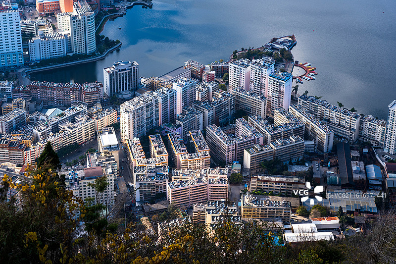 个旧：山谷里的水泥森林图片素材