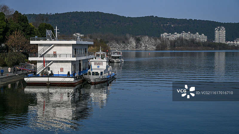 四川省绵阳市三江湖里的游艇，游船，船图片素材
