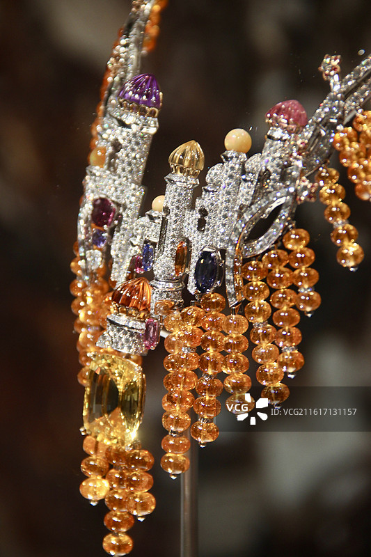 上海珠宝艺术中心矿石奇珍展览之梵克雅宝项链图片素材