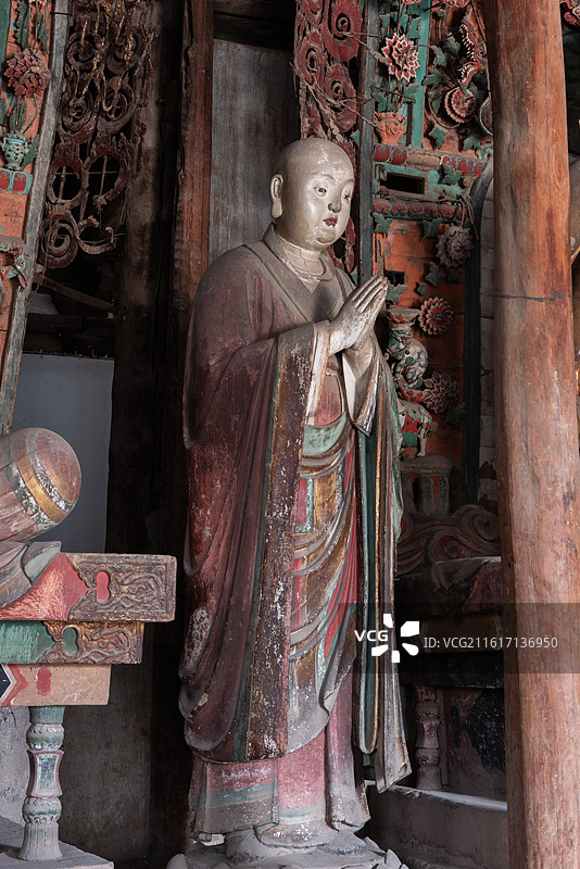 山西忻州定襄洪福寺正殿三圣殿内的宋代彩塑图片素材