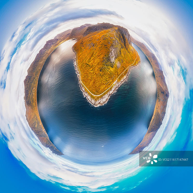 北挪威Norway，特罗姆斯郡Tromsø，塞尼亚岛Senja，梅峡湾Mefjorden，小行星航拍图片素材