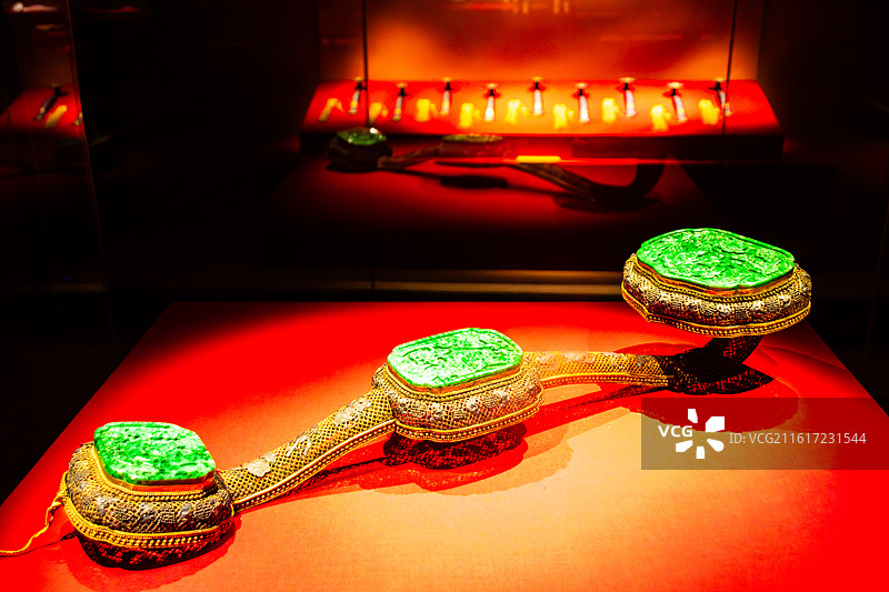 铜鎏金累丝嵌暗八仙蝶寿字翠雕龙凤松竹纹三嵌如意故宫博物院摄于南通博物苑图片素材