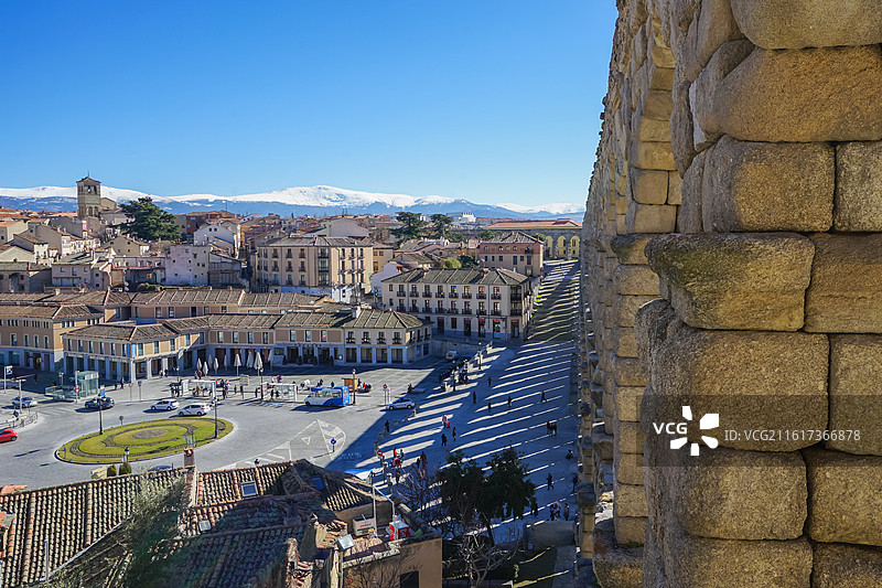 西班牙塞戈维亚古城Segovia,城市广场与古罗马水道桥图片素材