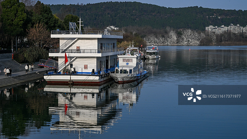 四川省绵阳市三江湖里的游艇，游船，船图片素材