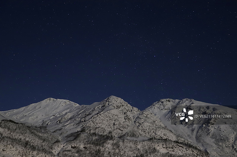 特罗姆瑟雪山夜景图片素材