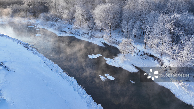 寒潮天气不冻河黎明冻雾阳光图片素材