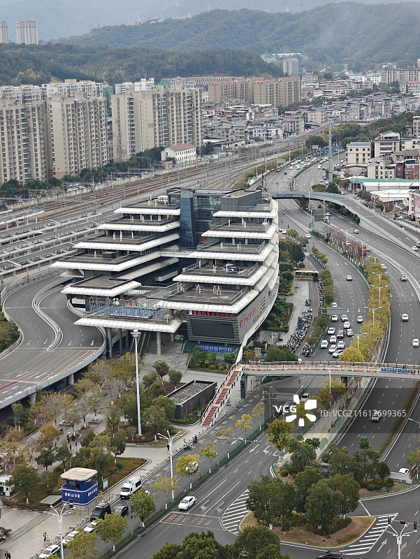山城龙岩城市风光-龙岩火车站前主干道图片素材