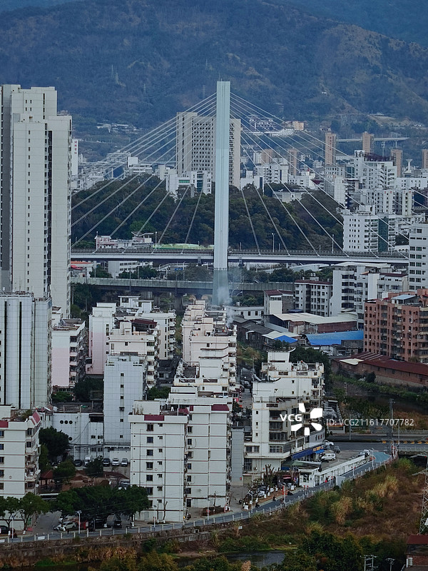 山城龙岩城市风光-侧面视角看龙岩大桥图片素材
