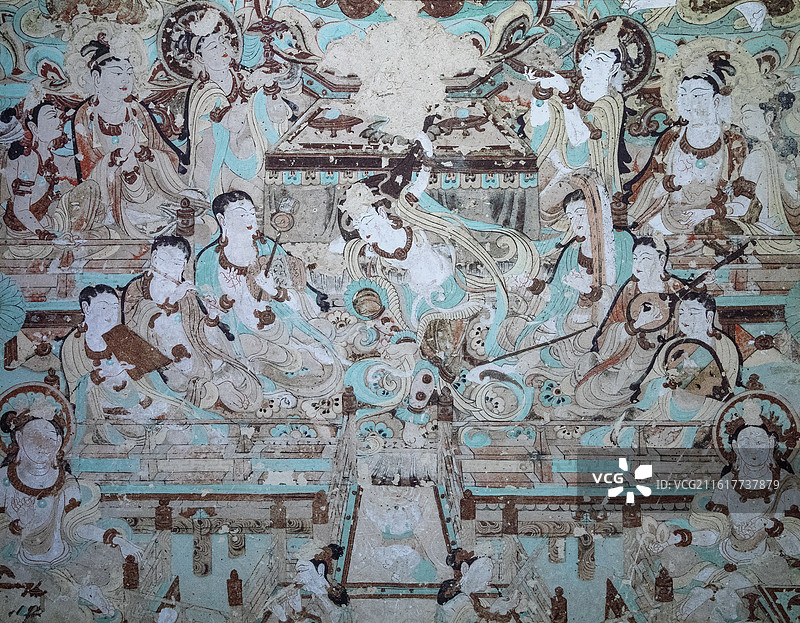 敦煌莫高窟第112窟唐代伎乐天反弹琵琶图片素材