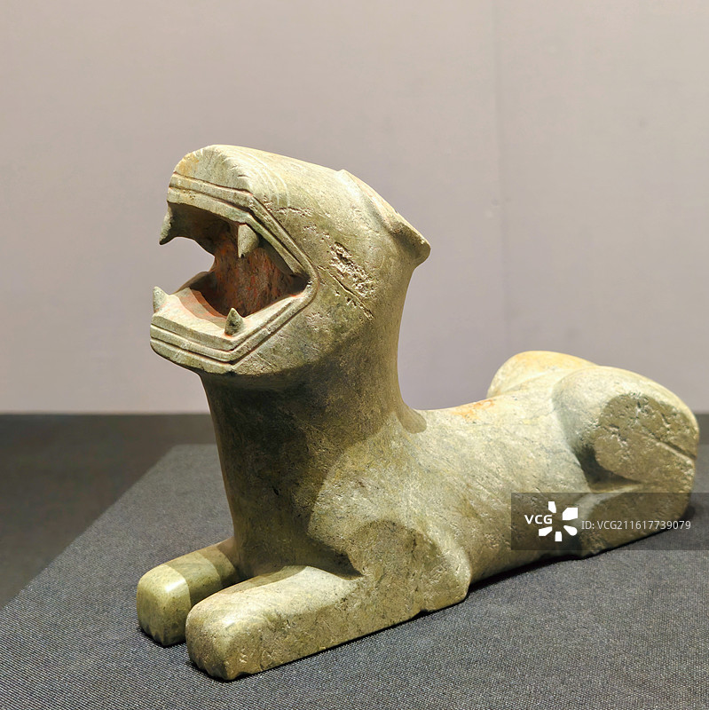 广西壮族自治区博物馆中国西南地区青铜文明特展商代石虎图片素材