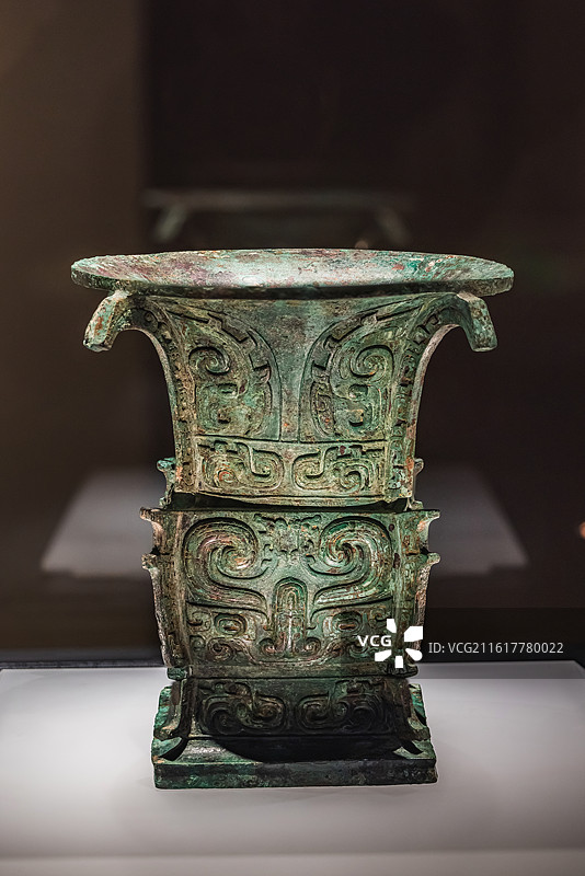 兽面纹尊，出土于山西省绛县图片素材