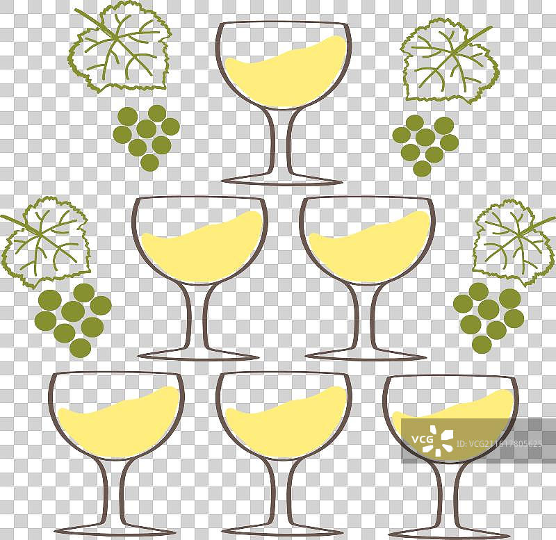 一堆装满白色液体的优雅酒杯图片素材