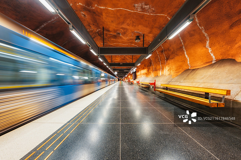 斯德哥尔摩地铁站Stockholms tunnelbana，洞穴式站台景观，世界上最长的艺术博物馆图片素材